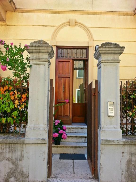 Dimora Montecchi Hotel Верона Екстериор снимка